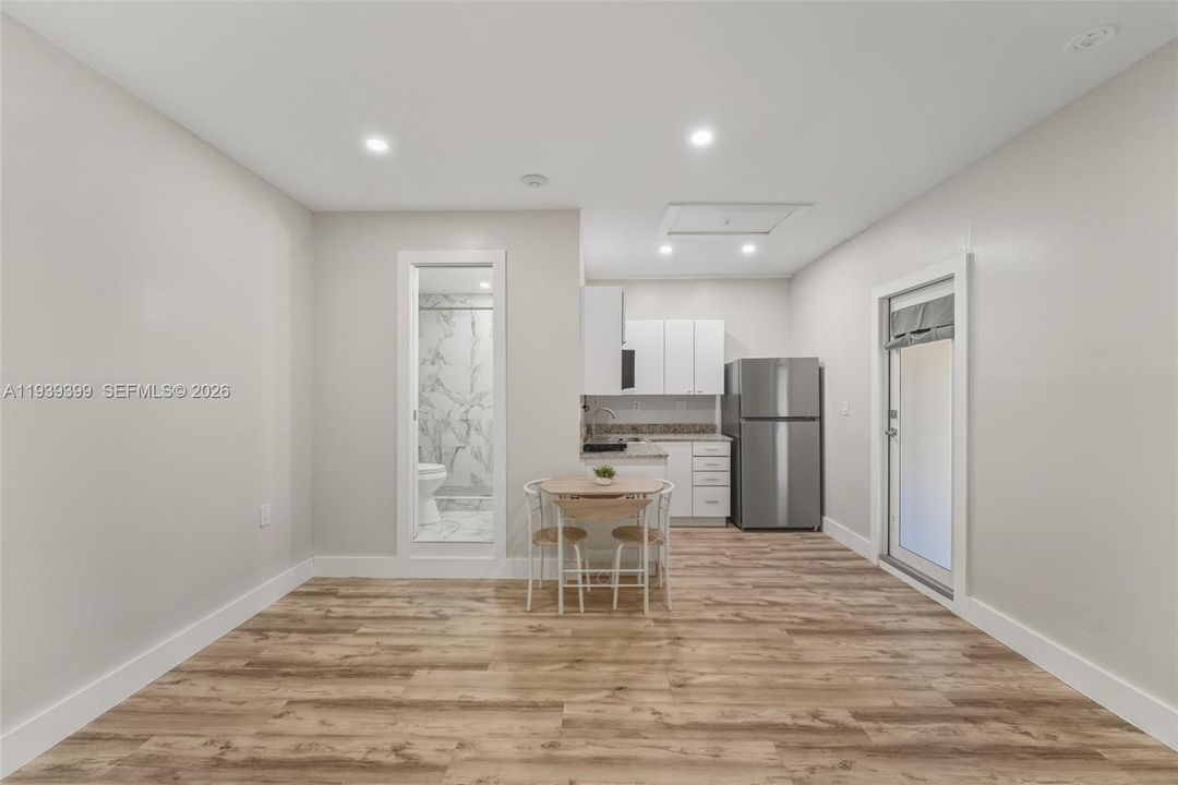 В аренду: $1,200 (1 спален, 1 ванн, 500 Квадратных фут)