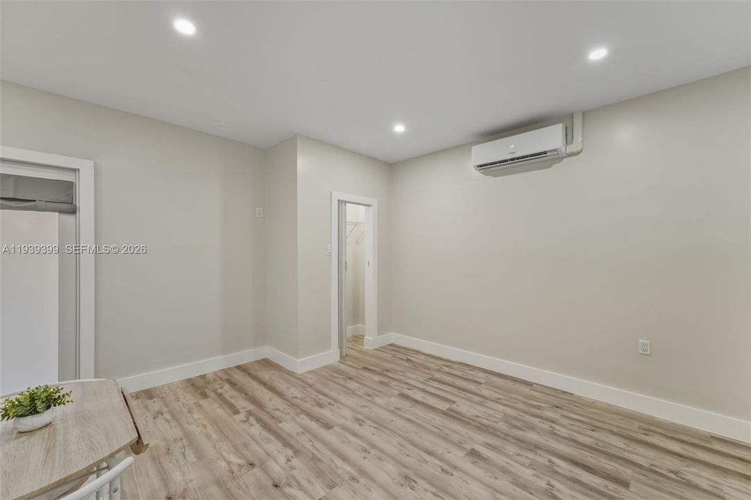 В аренду: $1,200 (1 спален, 1 ванн, 500 Квадратных фут)