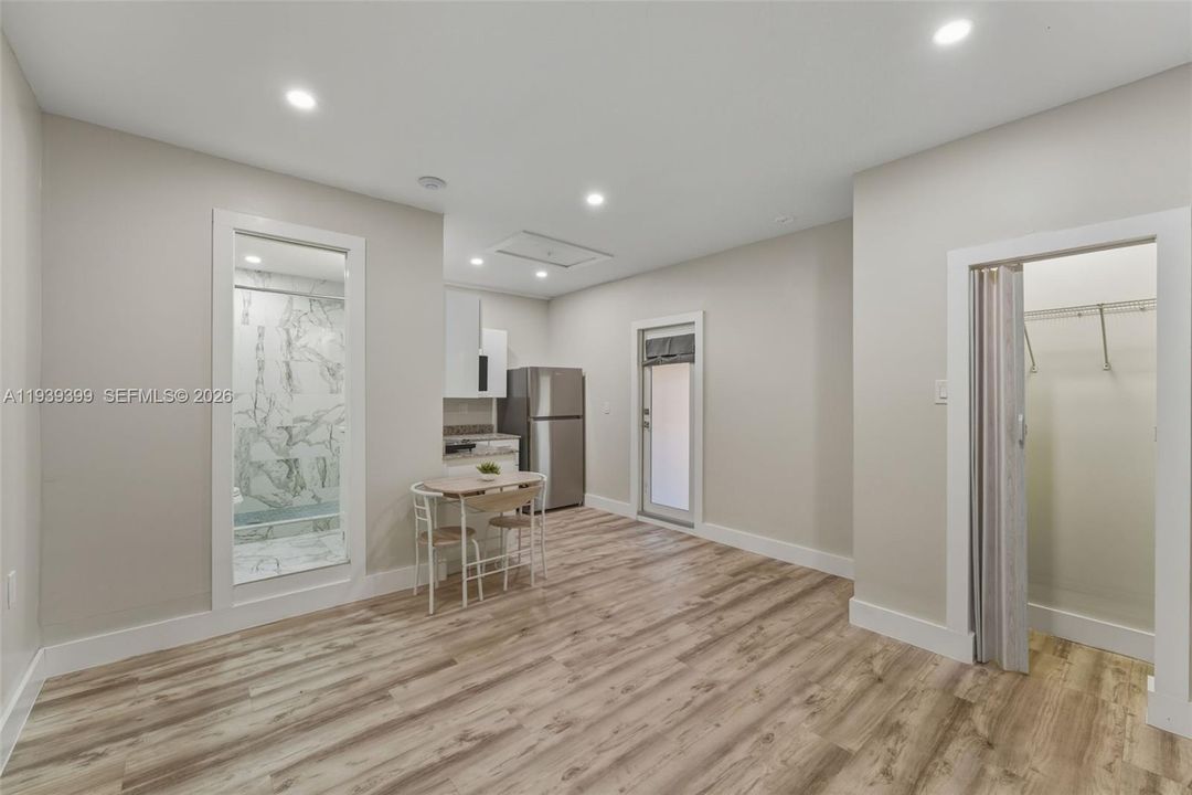 В аренду: $1,200 (1 спален, 1 ванн, 500 Квадратных фут)