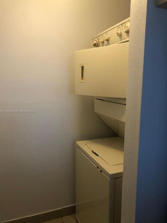 Под контрактом: $168,000 (1 спален, 1 ванн, 625 Квадратных фут)