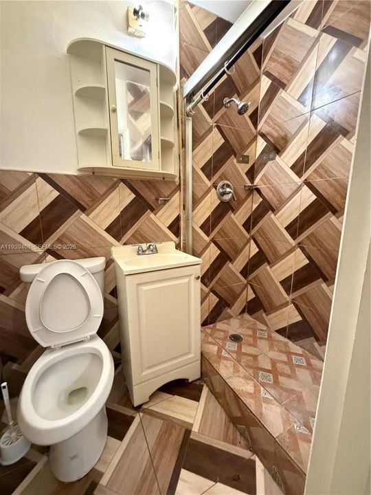 出租: $3,200 (3 贝兹, 2 浴室, 1681 平方英尺)