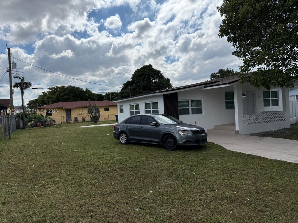 На продажу: $535,000 (3 спален, 2 ванн, 1303 Квадратных фут)