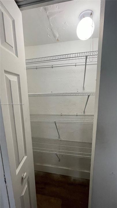 出租: $2,450 (2 贝兹, 1 浴室, 930 平方英尺)