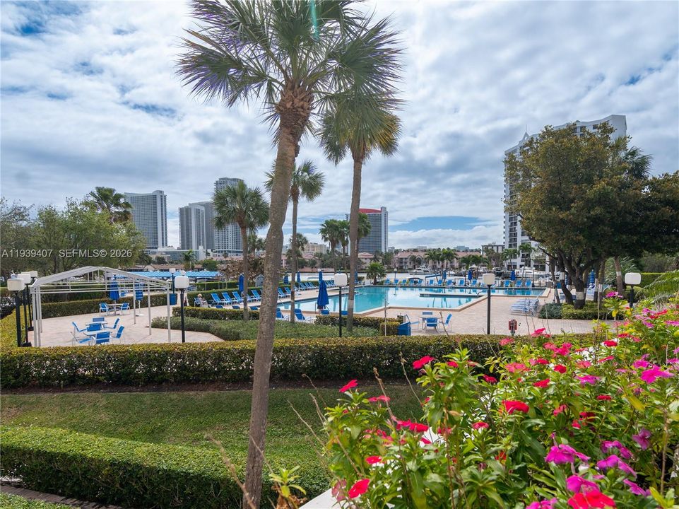 For Rent: $3,150 (2 beds, 2 baths, 1280 Square Feet)