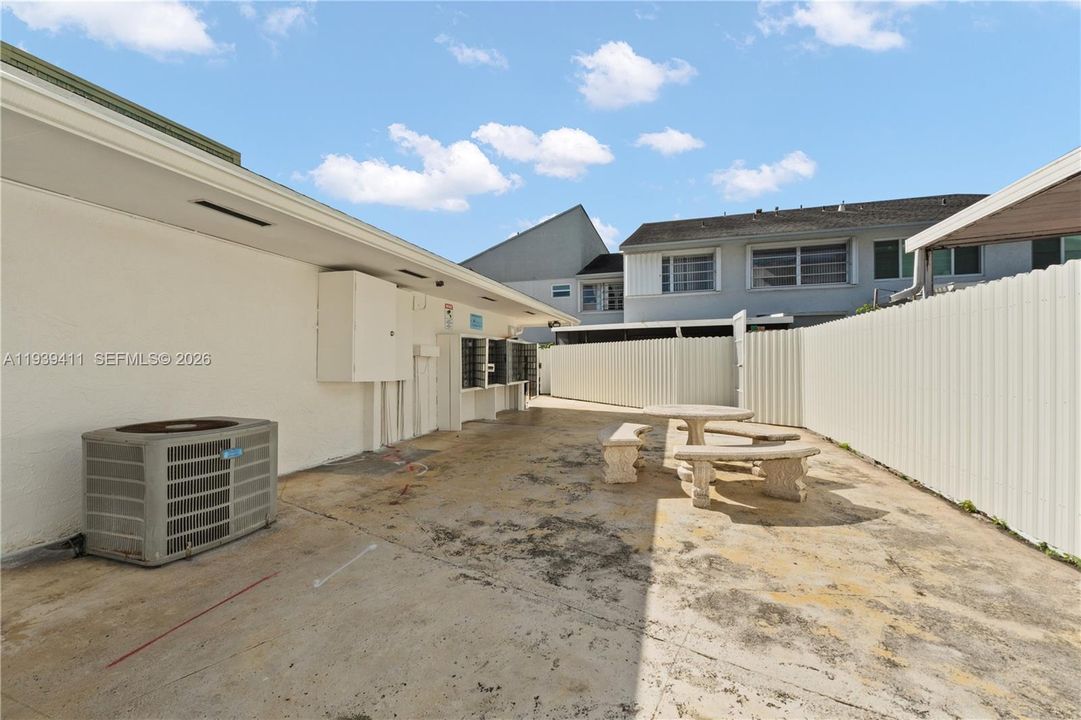 En Venta: $309,000 (2 camas, 2 baños, 948 Pies cuadrados)