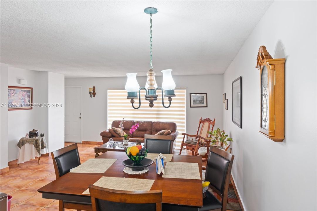 En Venta: $309,000 (2 camas, 2 baños, 948 Pies cuadrados)