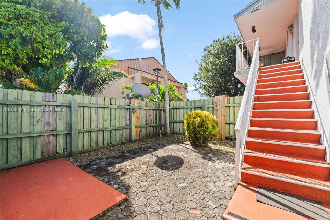 En Venta: $309,000 (2 camas, 2 baños, 948 Pies cuadrados)