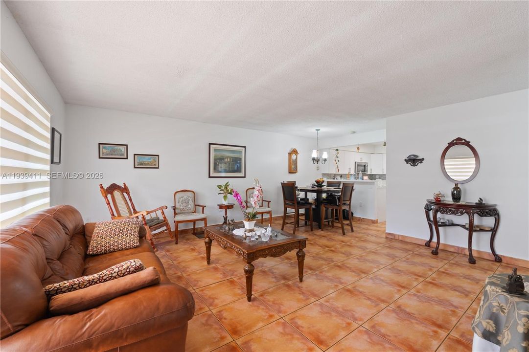 En Venta: $309,000 (2 camas, 2 baños, 948 Pies cuadrados)