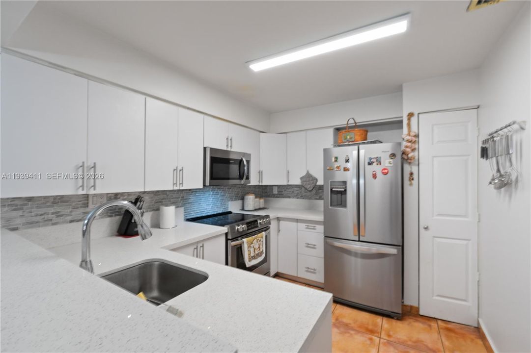 En Venta: $309,000 (2 camas, 2 baños, 948 Pies cuadrados)