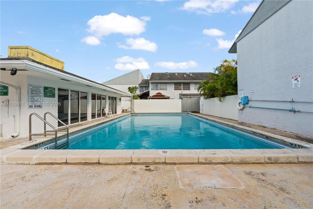 En Venta: $309,000 (2 camas, 2 baños, 948 Pies cuadrados)