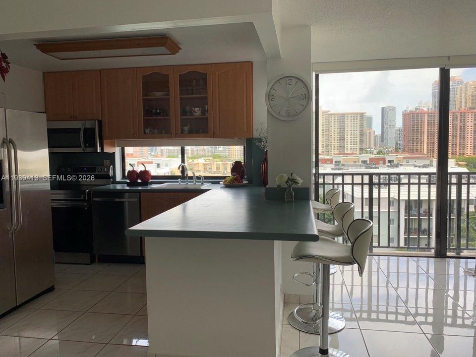 For Rent: $2,699 (2 beds, 2 baths, 1031 Square Feet)
