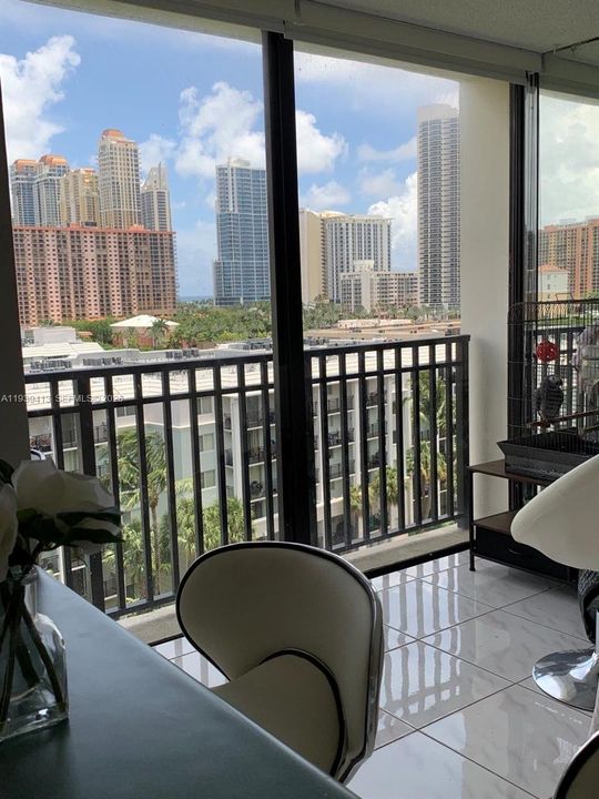 For Rent: $2,699 (2 beds, 2 baths, 1031 Square Feet)