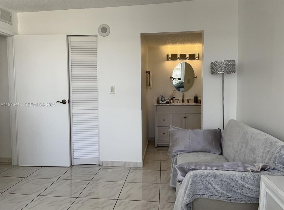 For Rent: $2,699 (2 beds, 2 baths, 1031 Square Feet)