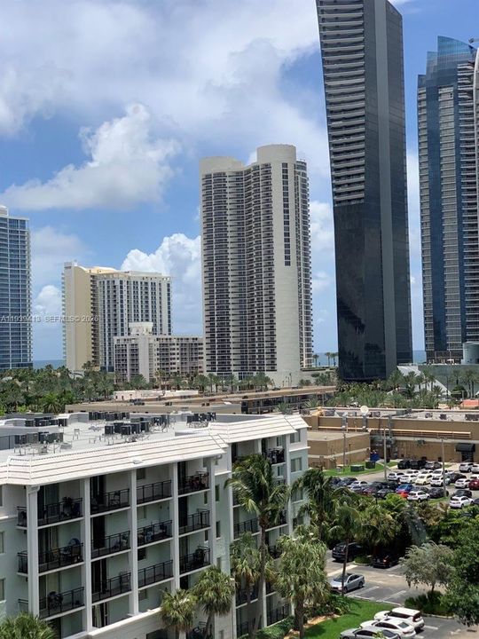 For Rent: $2,699 (2 beds, 2 baths, 1031 Square Feet)