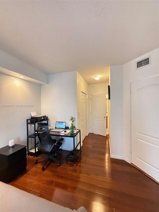 En Venta: $444,000 (2 camas, 2 baños, 923 Pies cuadrados)