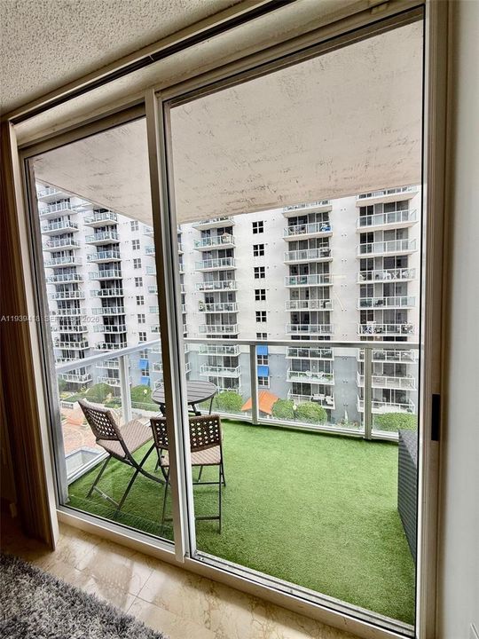 En Venta: $444,000 (2 camas, 2 baños, 923 Pies cuadrados)