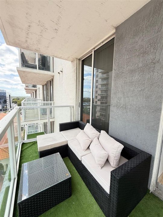 En Venta: $444,000 (2 camas, 2 baños, 923 Pies cuadrados)