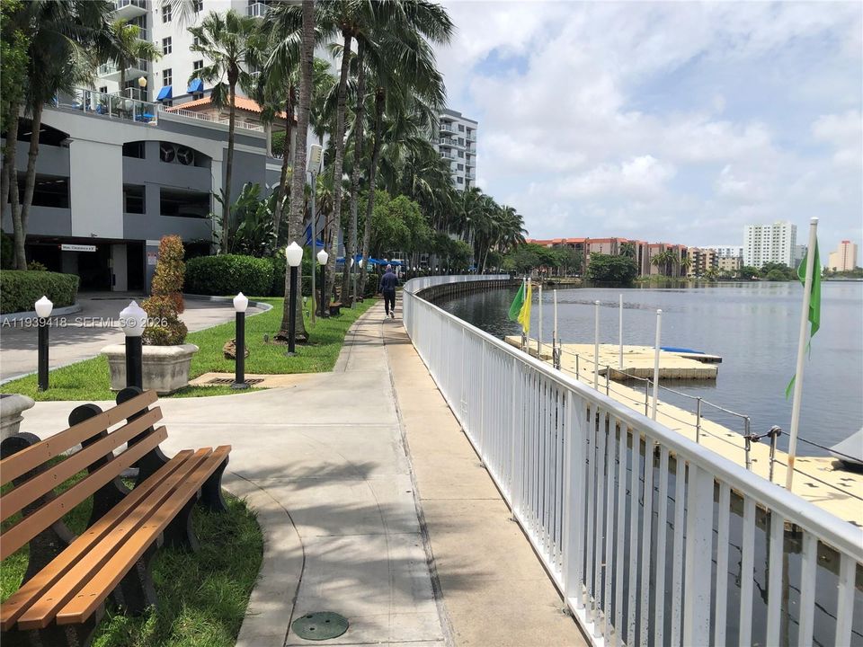 En Venta: $444,000 (2 camas, 2 baños, 923 Pies cuadrados)