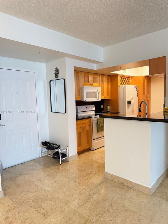 En Venta: $444,000 (2 camas, 2 baños, 923 Pies cuadrados)