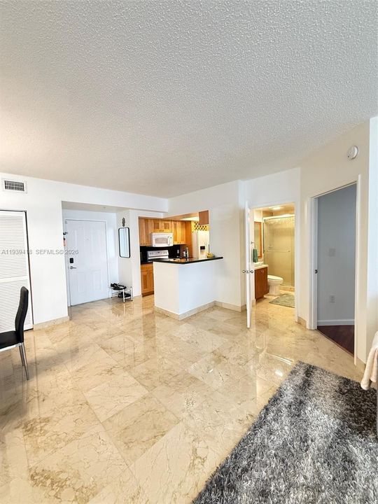 En Venta: $444,000 (2 camas, 2 baños, 923 Pies cuadrados)