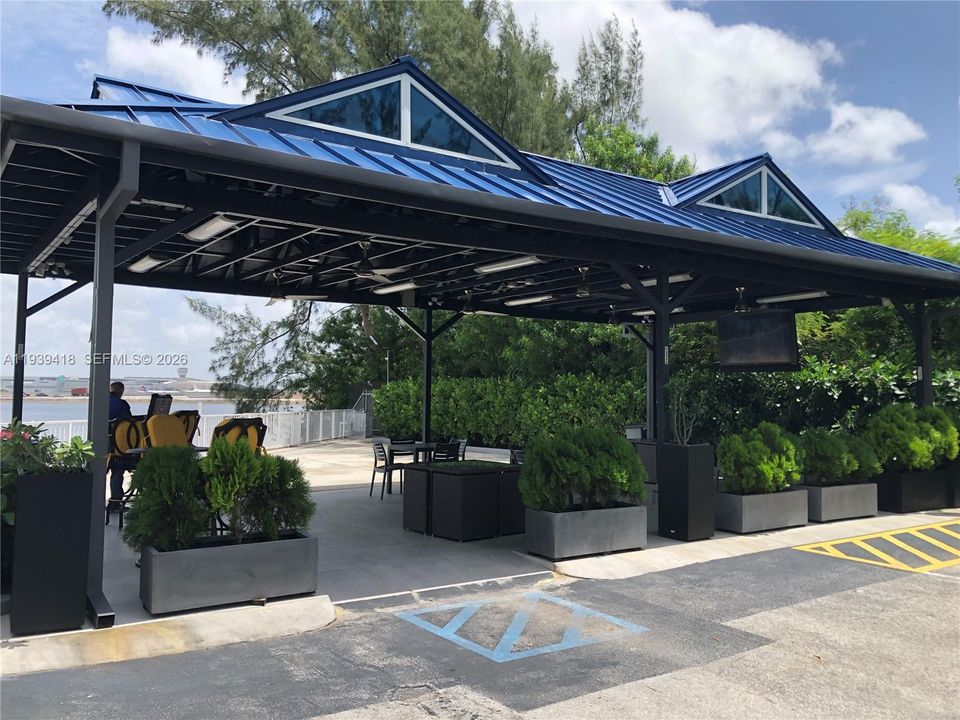 En Venta: $444,000 (2 camas, 2 baños, 923 Pies cuadrados)