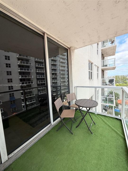 En Venta: $444,000 (2 camas, 2 baños, 923 Pies cuadrados)