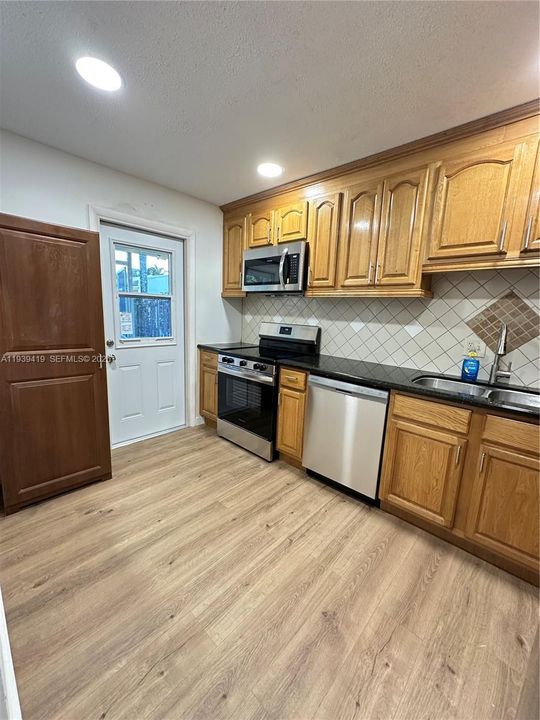 В аренду: $2,375 (2 спален, 1 ванн, 1000 Квадратных фут)