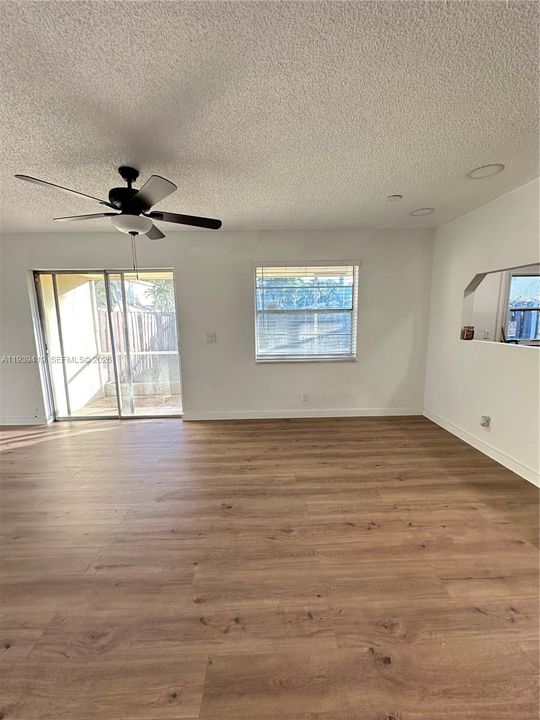 В аренду: $2,375 (2 спален, 1 ванн, 1000 Квадратных фут)