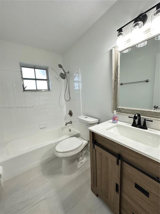 В аренду: $2,375 (2 спален, 1 ванн, 1000 Квадратных фут)