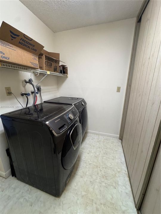 На продажу: $135,000 (2 спален, 2 ванн, 1270 Квадратных фут)