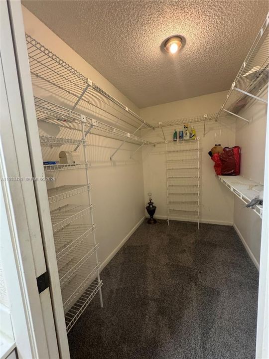 На продажу: $135,000 (2 спален, 2 ванн, 1270 Квадратных фут)