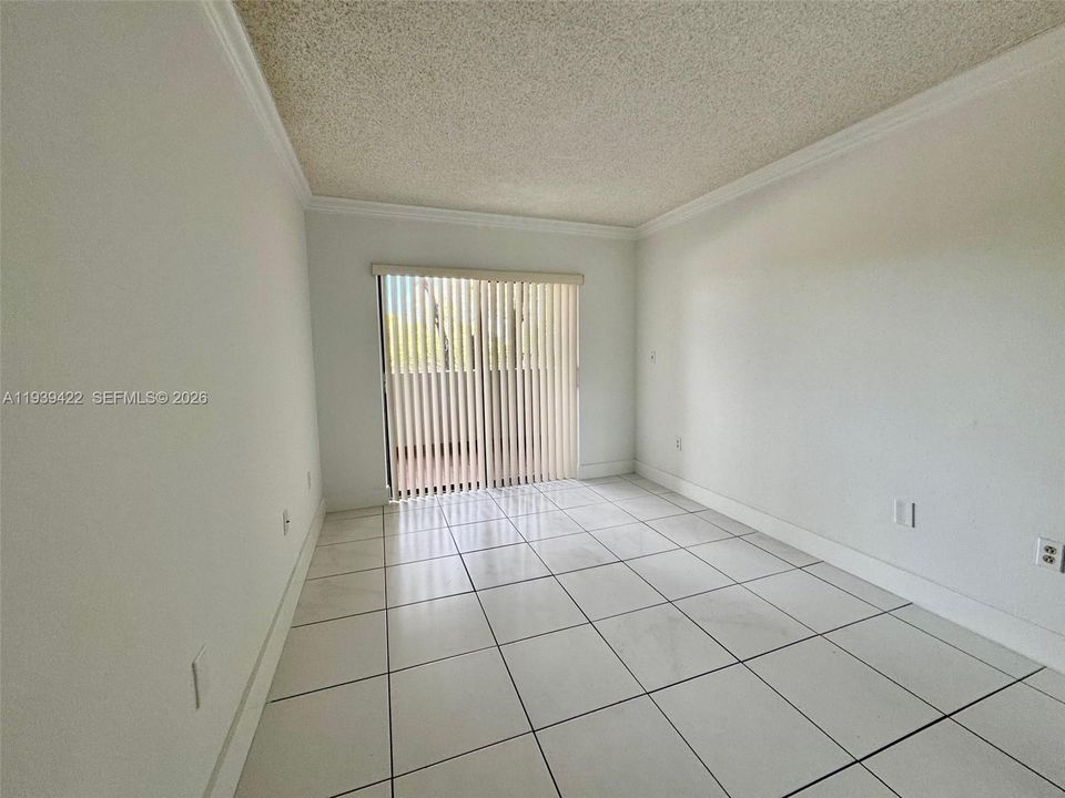 For Rent: $2,400 (2 beds, 2 baths, 939 Square Feet)