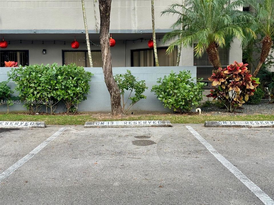 For Rent: $2,400 (2 beds, 2 baths, 939 Square Feet)