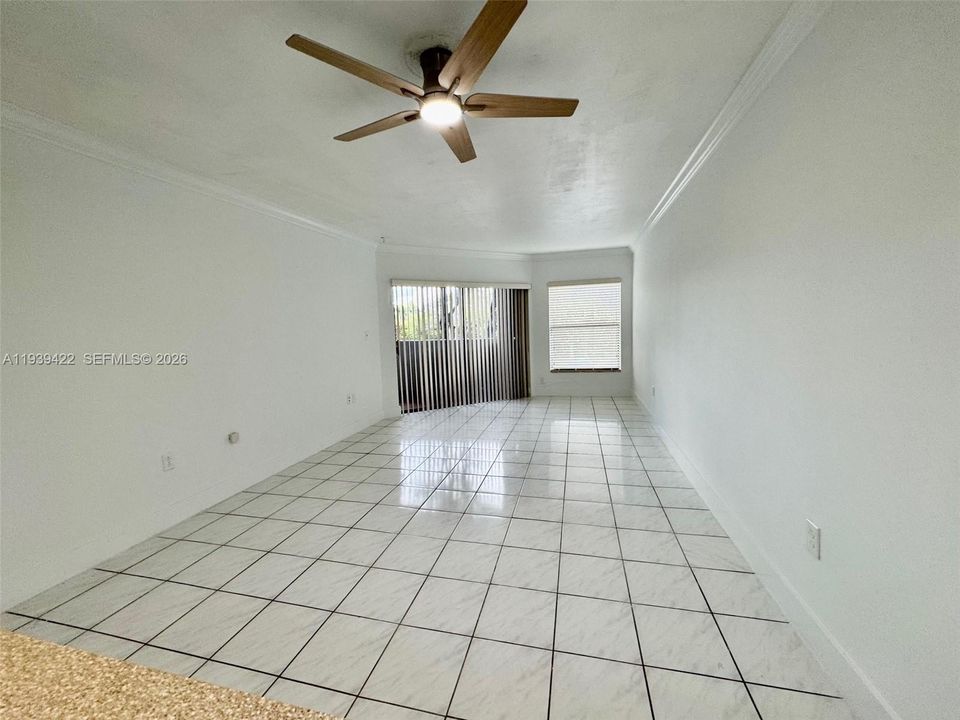 For Rent: $2,400 (2 beds, 2 baths, 939 Square Feet)