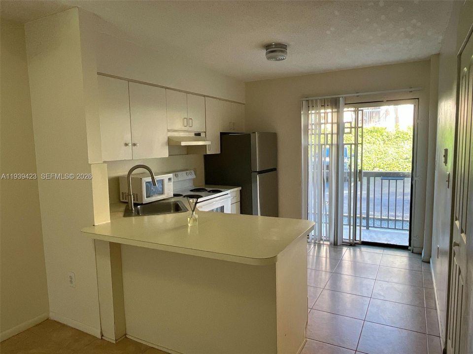 出租: $2,100 (2 贝兹, 2 浴室, 812 平方英尺)