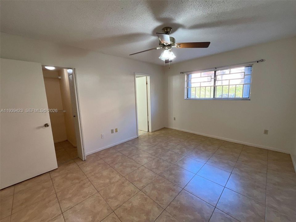 出租: $2,100 (2 贝兹, 2 浴室, 812 平方英尺)