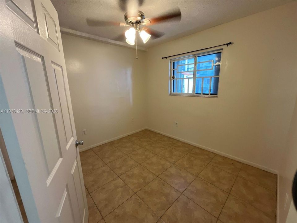 出租: $2,100 (2 贝兹, 2 浴室, 812 平方英尺)