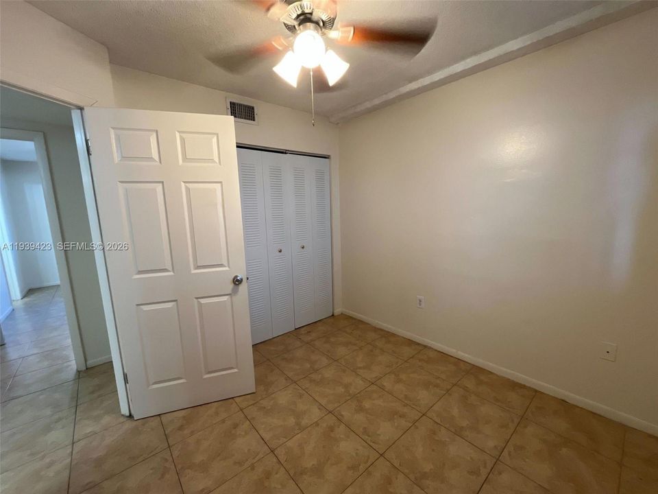 出租: $2,100 (2 贝兹, 2 浴室, 812 平方英尺)