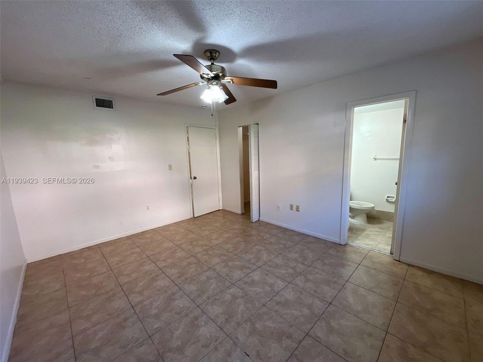 出租: $2,100 (2 贝兹, 2 浴室, 812 平方英尺)