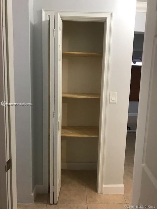 出租: $2,550 (2 贝兹, 1 浴室, 900 平方英尺)