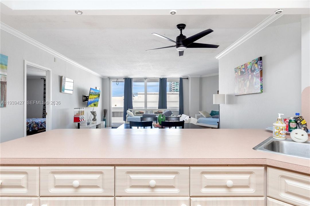 For Rent: $4,000 (1 beds, 1 baths, 847 Square Feet)