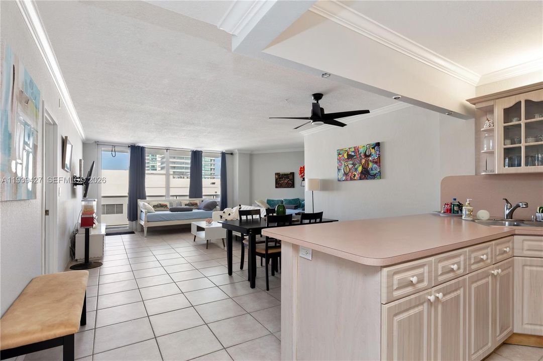 For Rent: $4,000 (1 beds, 1 baths, 847 Square Feet)