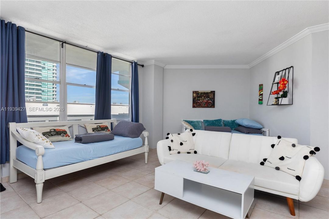 For Rent: $4,000 (1 beds, 1 baths, 847 Square Feet)