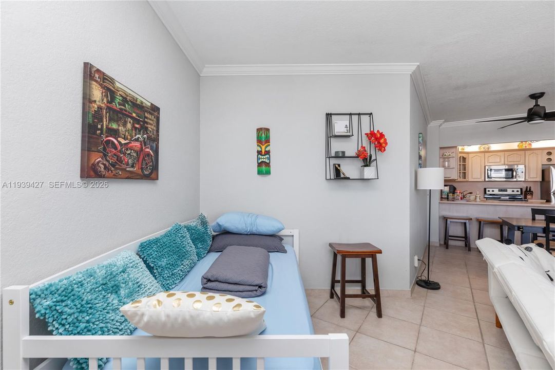 For Rent: $4,000 (1 beds, 1 baths, 847 Square Feet)