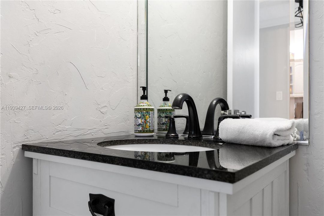 For Rent: $4,000 (1 beds, 1 baths, 847 Square Feet)