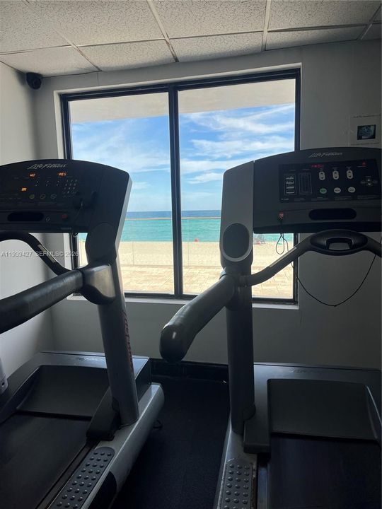 For Rent: $4,000 (1 beds, 1 baths, 847 Square Feet)