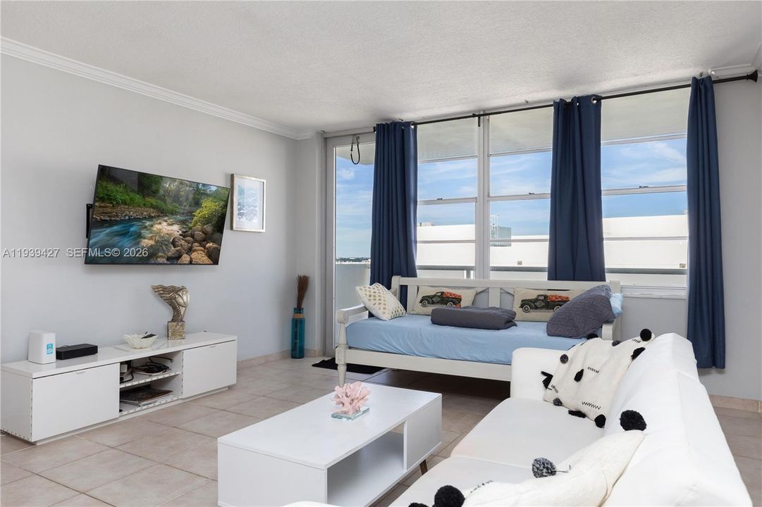 For Rent: $4,000 (1 beds, 1 baths, 847 Square Feet)