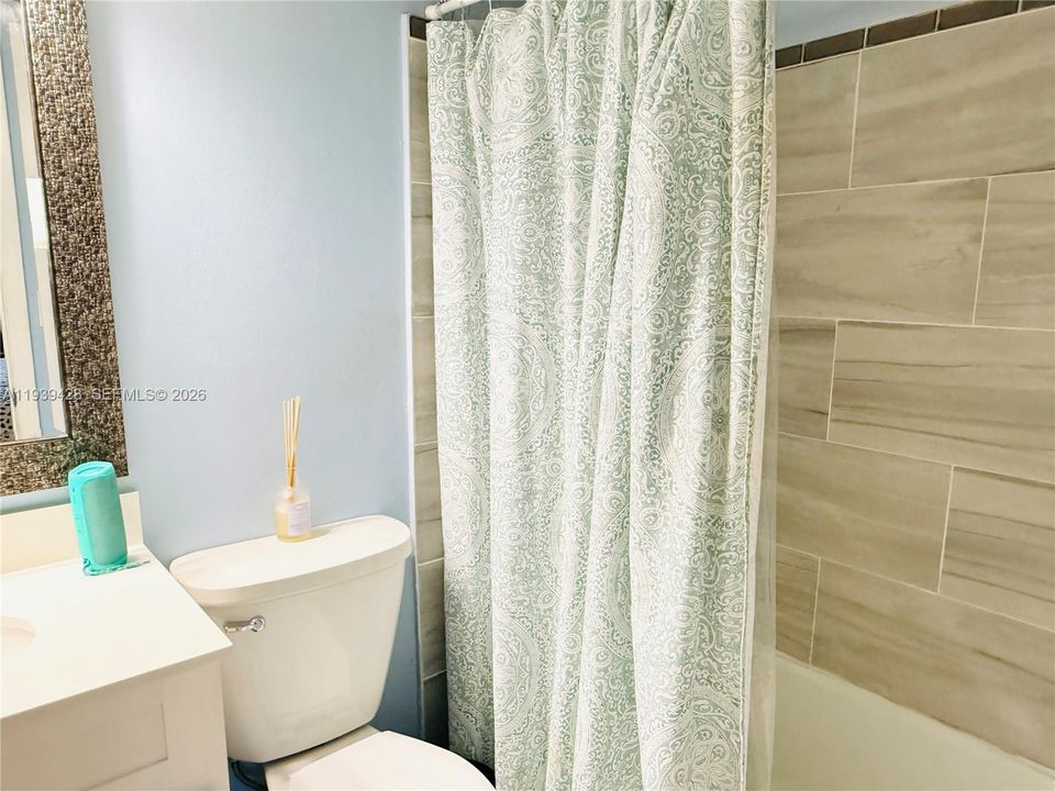 На продажу: $210,000 (2 спален, 2 ванн, 800 Квадратных фут)