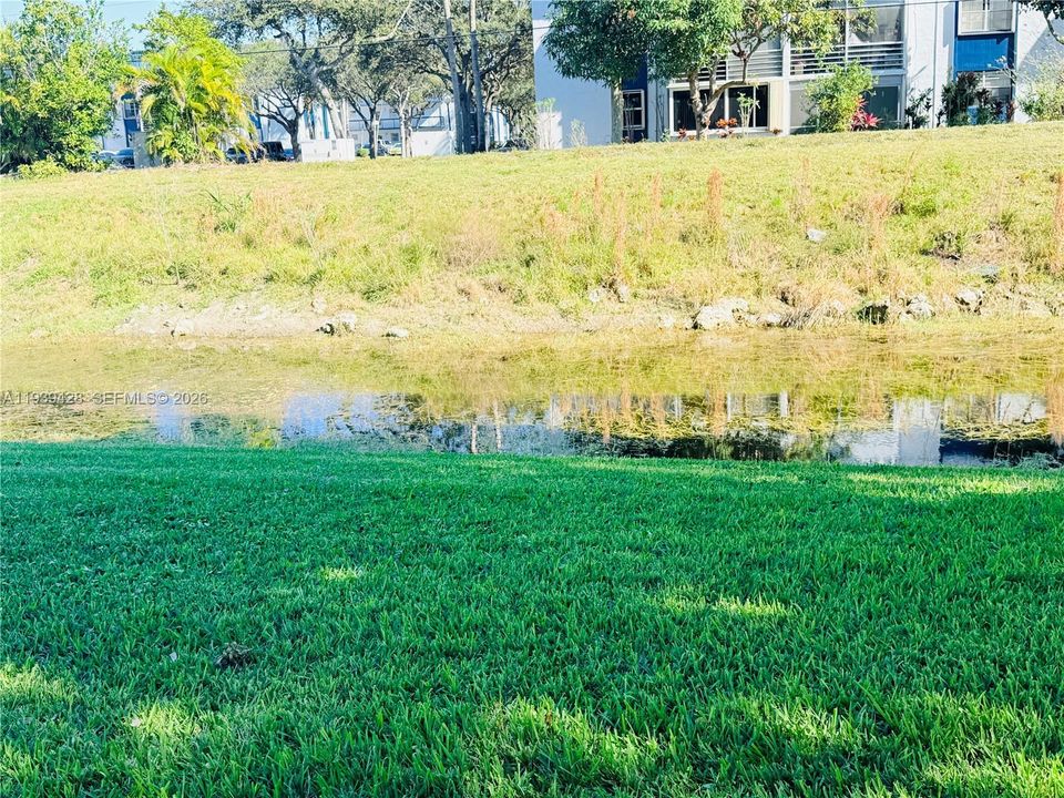 На продажу: $210,000 (2 спален, 2 ванн, 800 Квадратных фут)