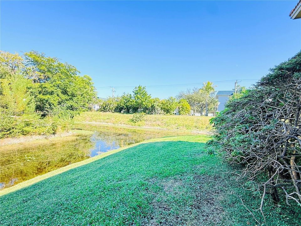 На продажу: $210,000 (2 спален, 2 ванн, 800 Квадратных фут)